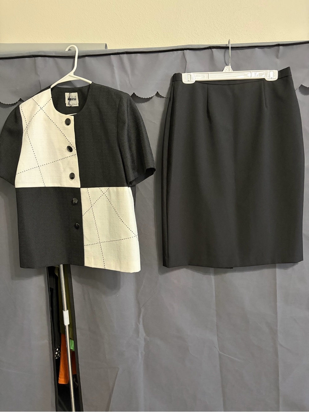 Leslie Fay 3 pc set, Top, skirt and matching scarf.